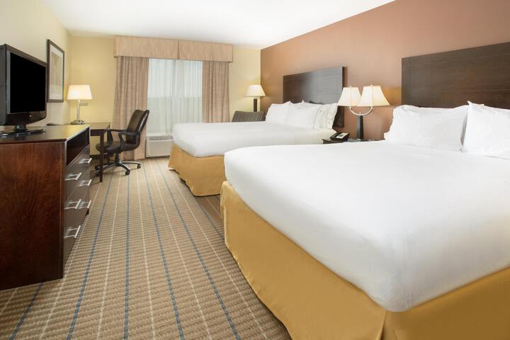 1 Queen Bed (4 of 7)