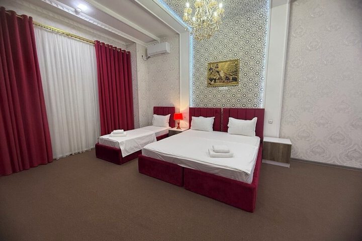 Room 10 of 107