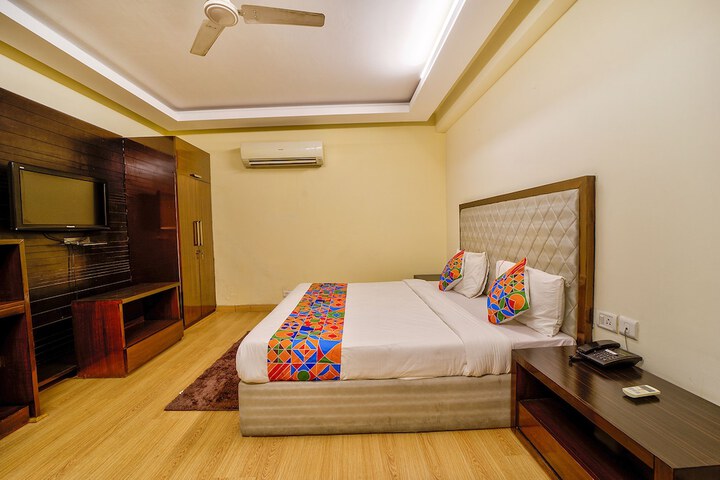 Room 17 of 33