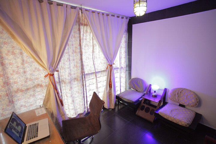 Room 10 of 80