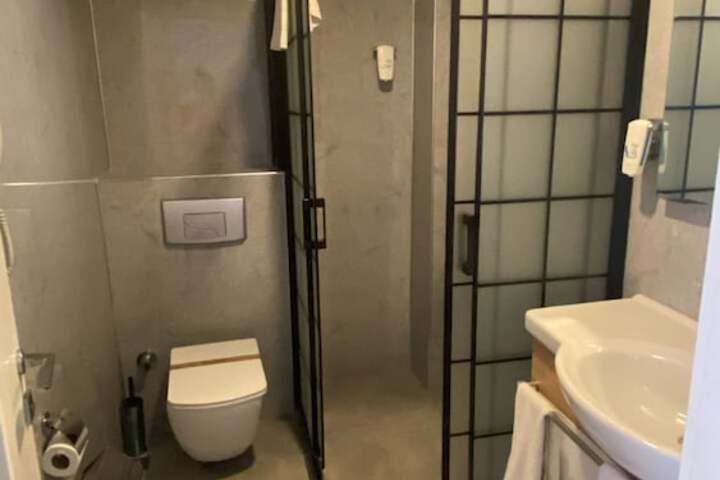 Room 49 of 54