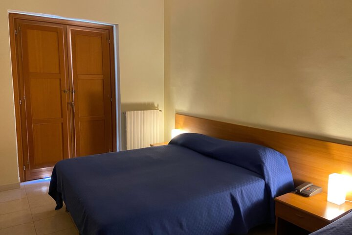 Room 9 of 11