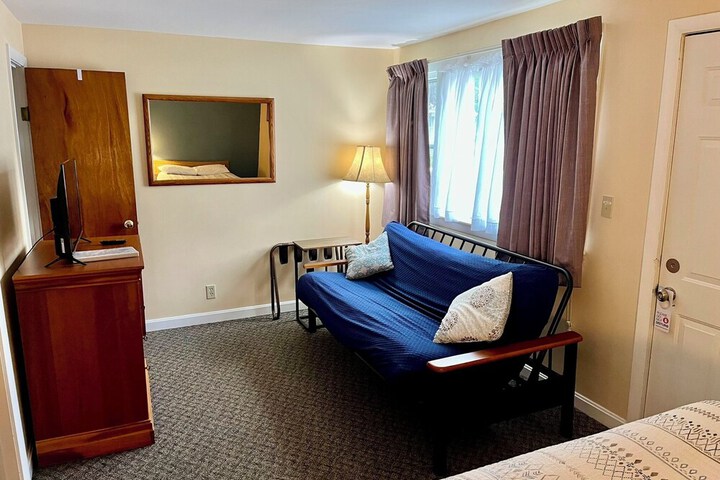 Room 53 of 106