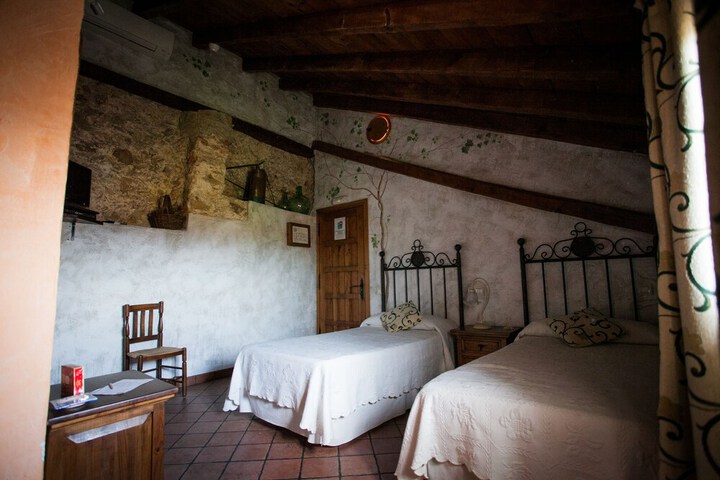 Room 13 of 66