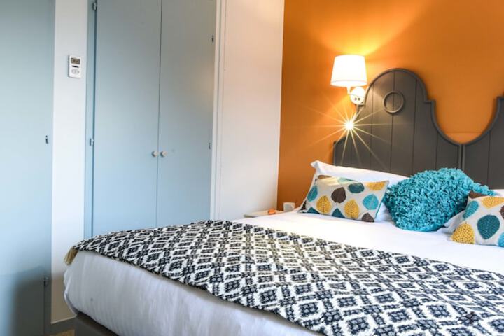 Room 8 of 104