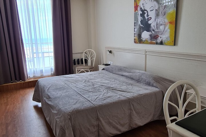 Room 13 of 37