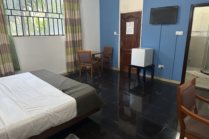 Room 10 of 14