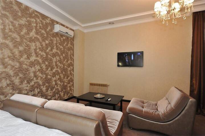Room 15 of 33