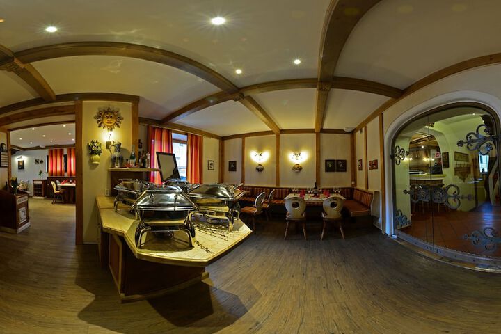Dining 20 of 27