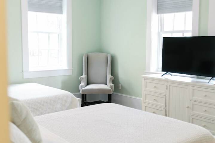 Room 44 of 142
