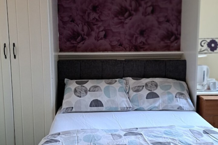 Room 12 of 143