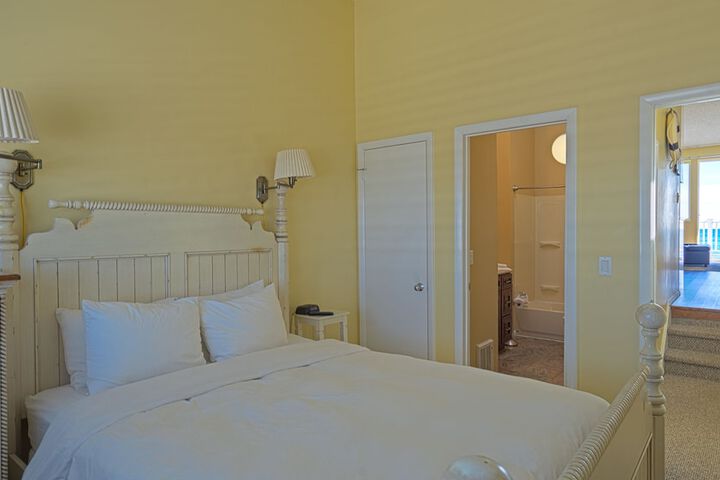 Room 4 of 181