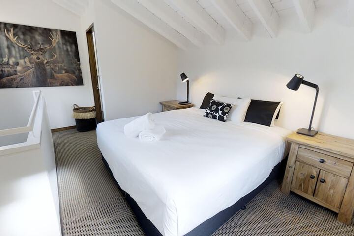 Room 44 of 166