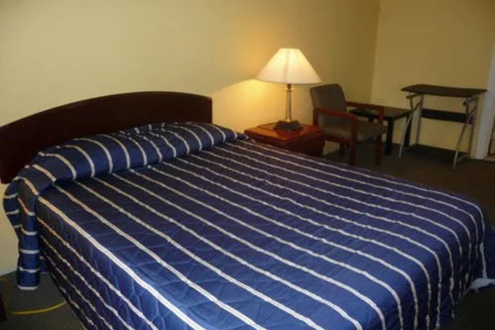 Room 8 of 34