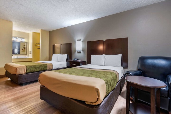 2 Double Beds (8 of 9)