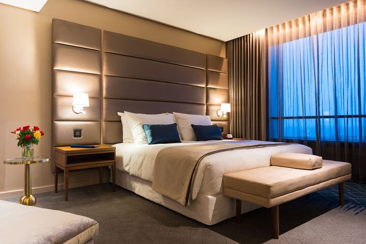 Room 25 of 100