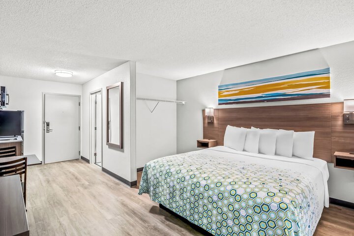 Studio 2 Queen Beds (3 of 12)