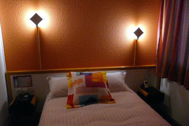 Room 14 of 87