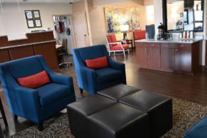 Lounge 5 of 20