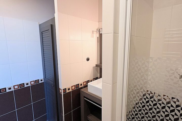 Room 46 of 75