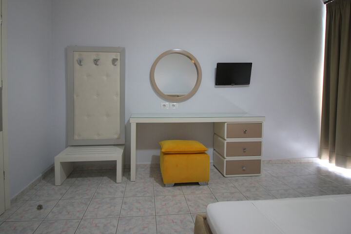 Room 16 of 66