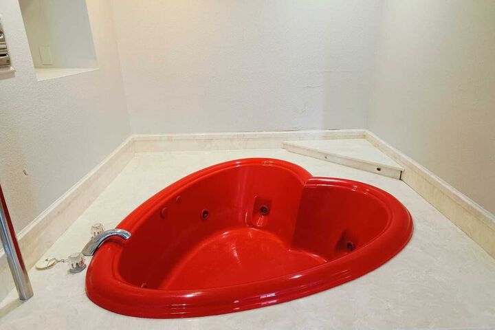 Hot Tub 27 of 38
