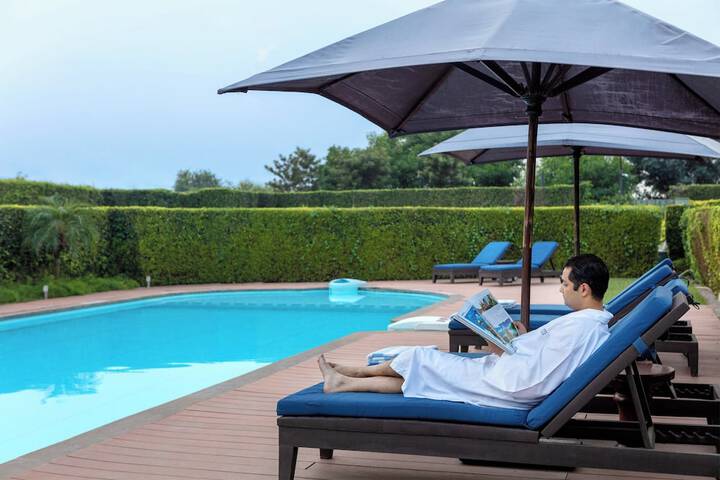 Hotel with Pool