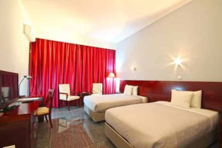 Room 8 of 24