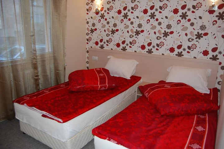 Room 4 of 10