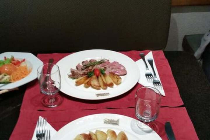Dining 31 of 49