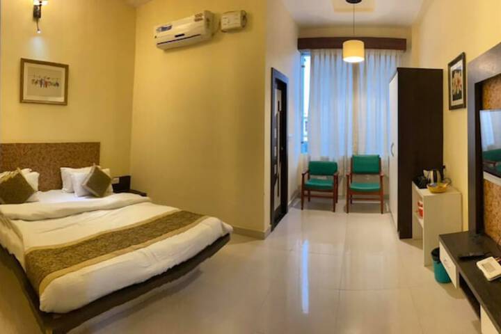 Room 28 of 28