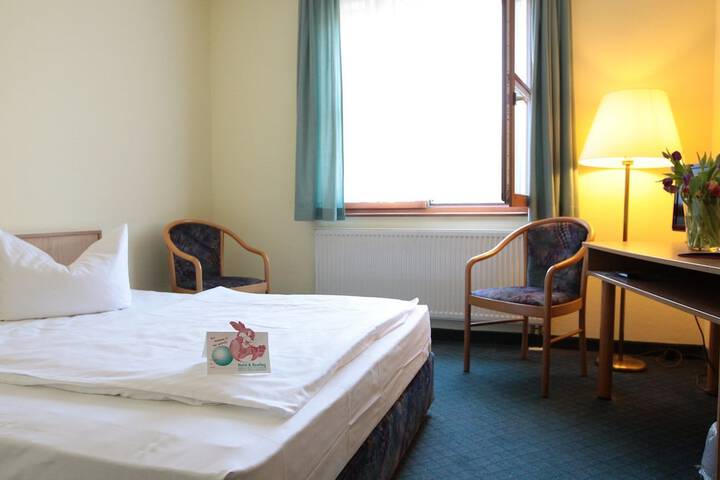 Room 5 of 33
