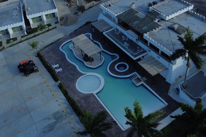 Hotel 52 of 74
