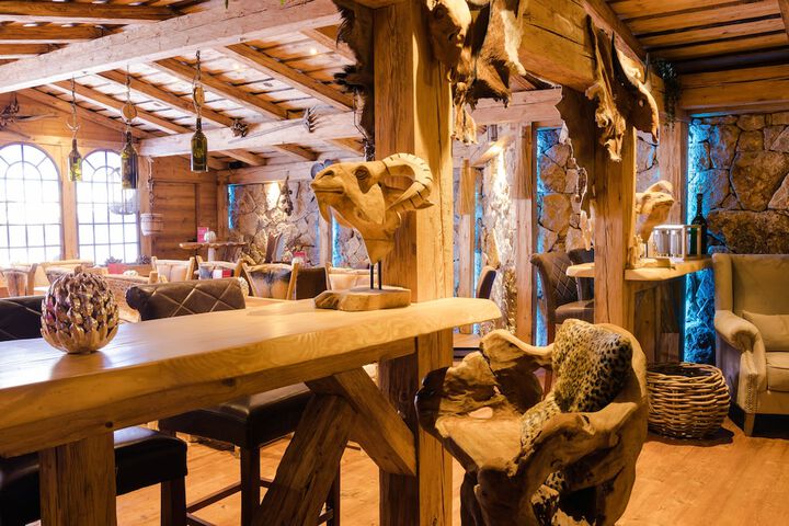 Lounge 61 of 89
