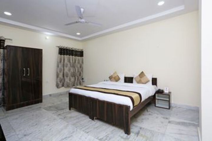 Room 9 of 23