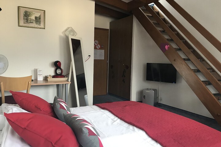 Room 18 of 19