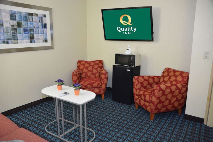 1 King Bed Suite (8 of 12)
