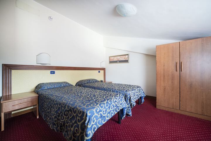 Room 5 of 36