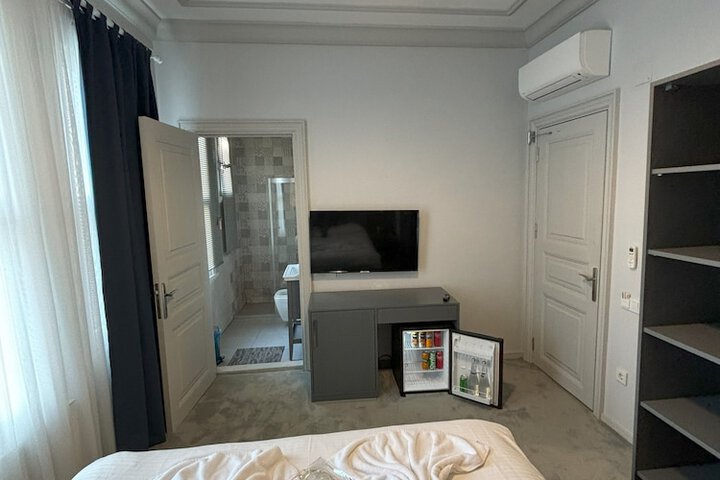 Lounge 11 of 29
