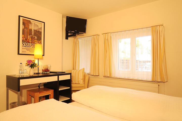 Room 16 of 37