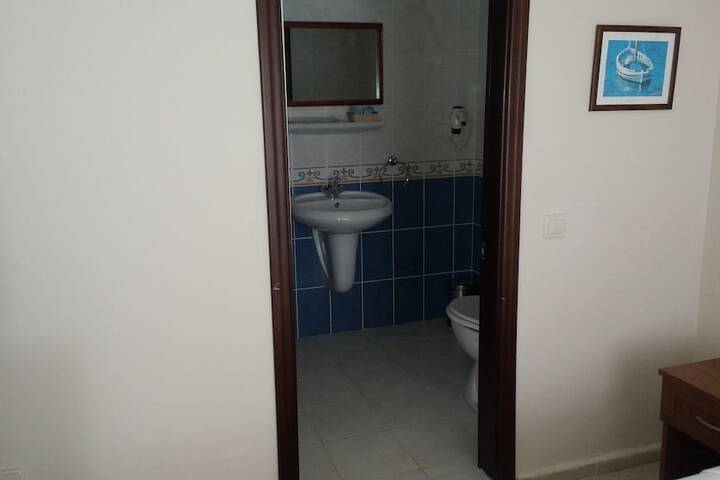 Room 7 of 25