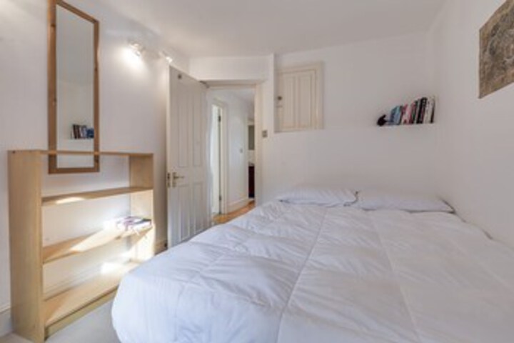 Room 32 of 40