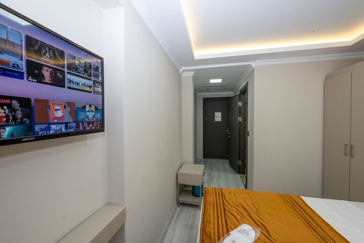 Room 62 of 75