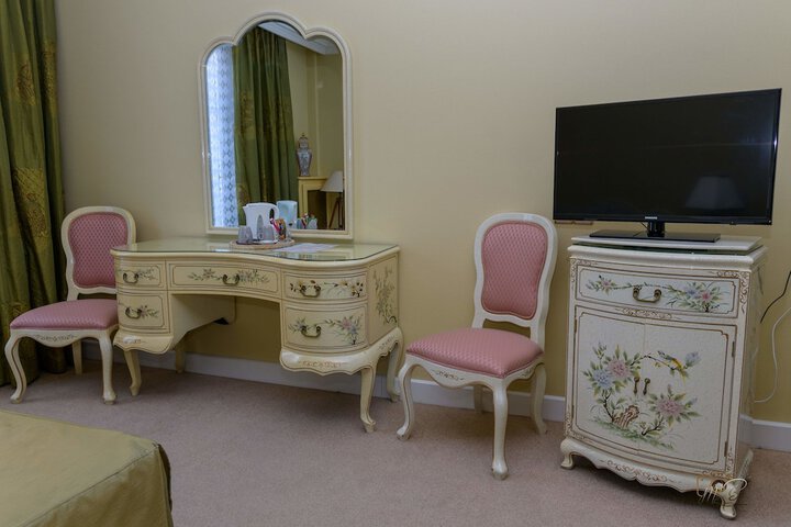 Room 8 of 25