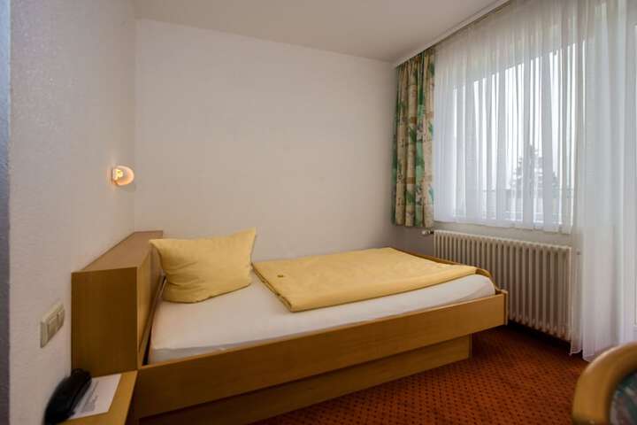 Room 6 of 52