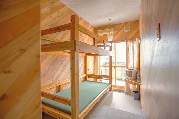 Room 9 of 30