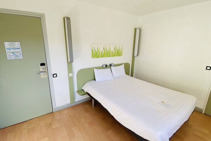 Room 11 of 60