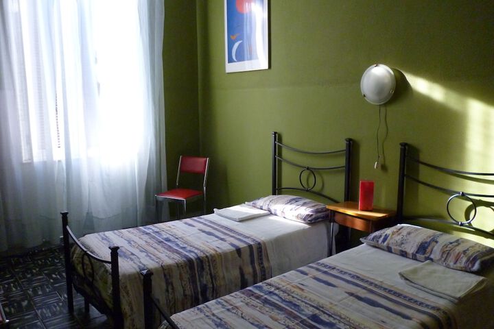Room 12 of 37
