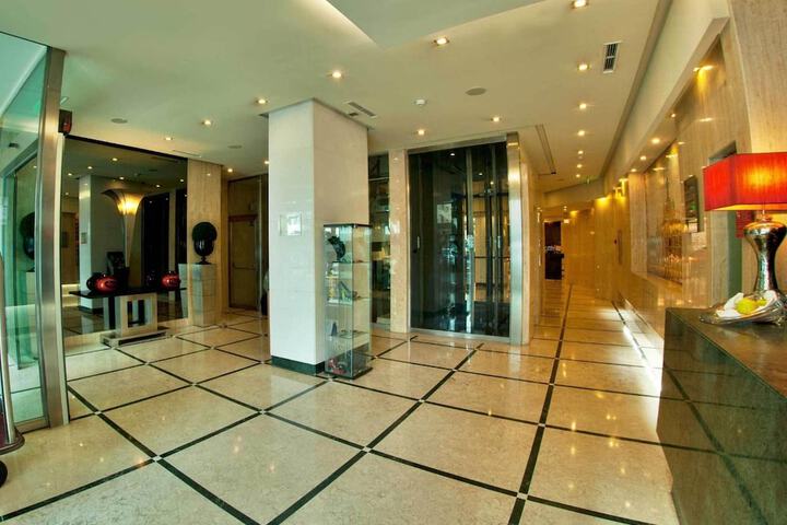 Guest Lobby