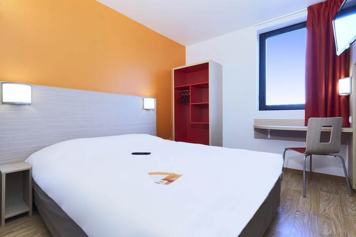 Room 6 of 34